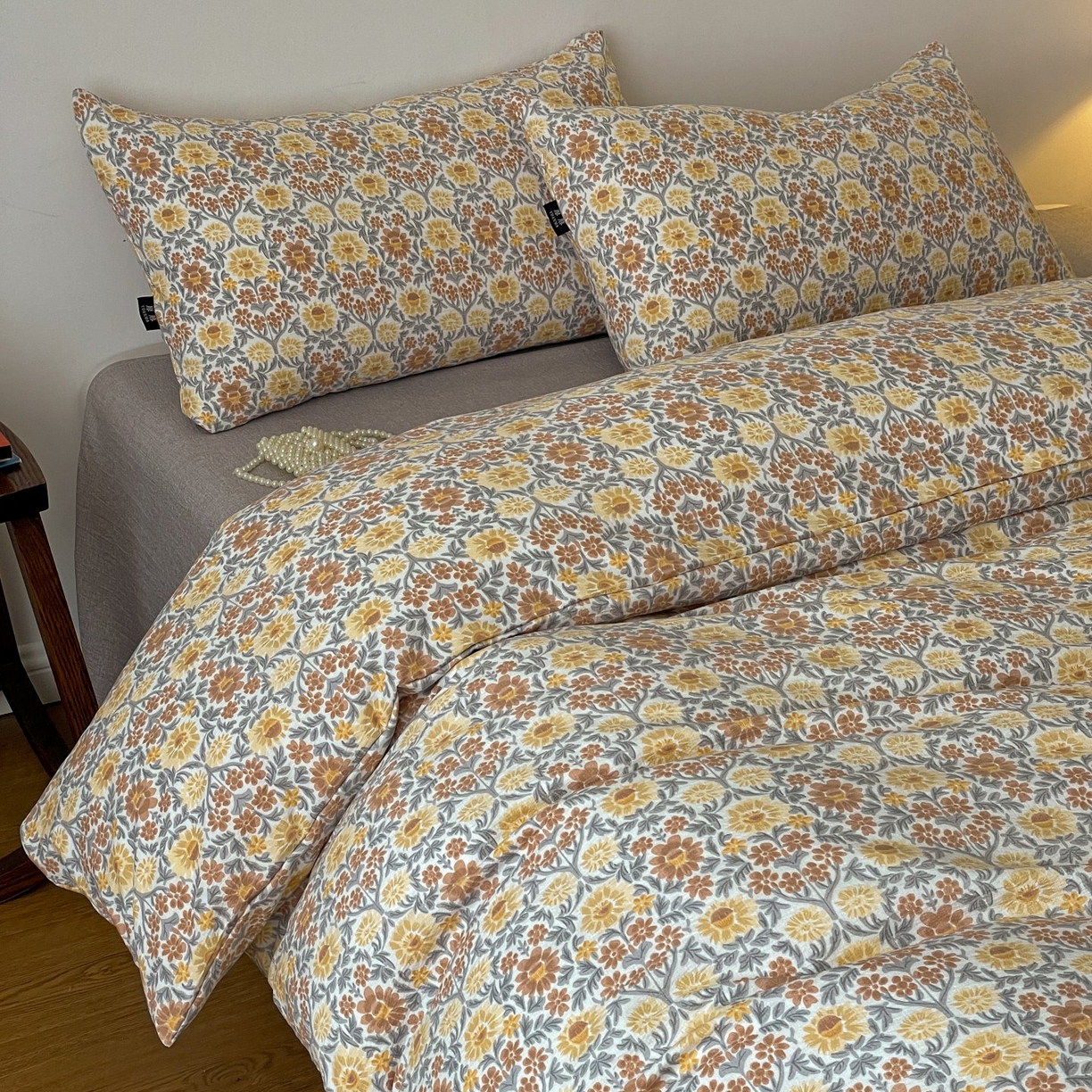 91家纺网 家纺一手货源 找家纺 梦纤绒 2025秋冬新款A类高克重亚麻复古诧季风原麻系列四件套 木槿花咖