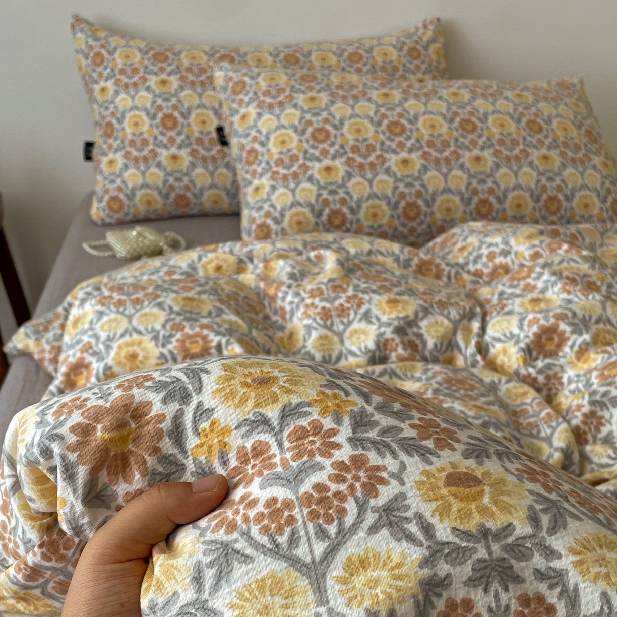 91家纺网 家纺一手货源 找家纺 梦纤绒 2025秋冬新款A类高克重亚麻复古诧季风原麻系列四件套 木槿花咖