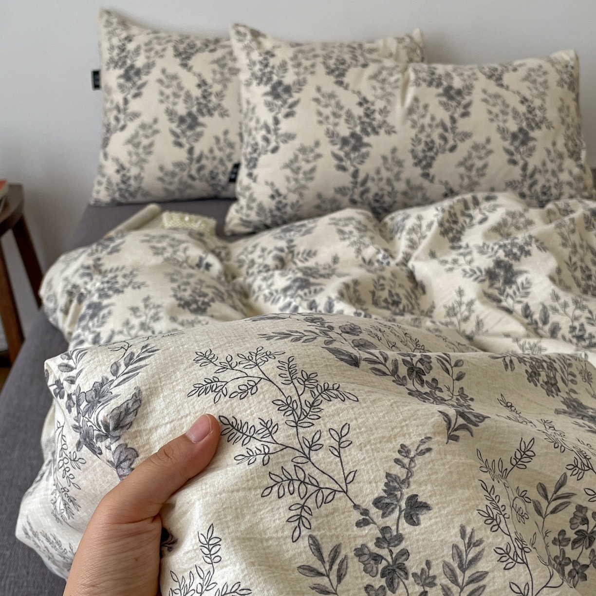 91家纺网 家纺一手货源 找家纺 梦纤绒 2025秋冬新款A类高克重亚麻复古诧季风原麻系列四件套 欧若拉