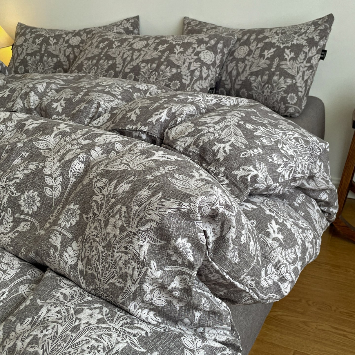 91家纺网 家纺一手货源 找家纺 梦纤绒 2025秋冬新款A类高克重亚麻复古诧季风原麻系列四件套 水墨青筠 灰