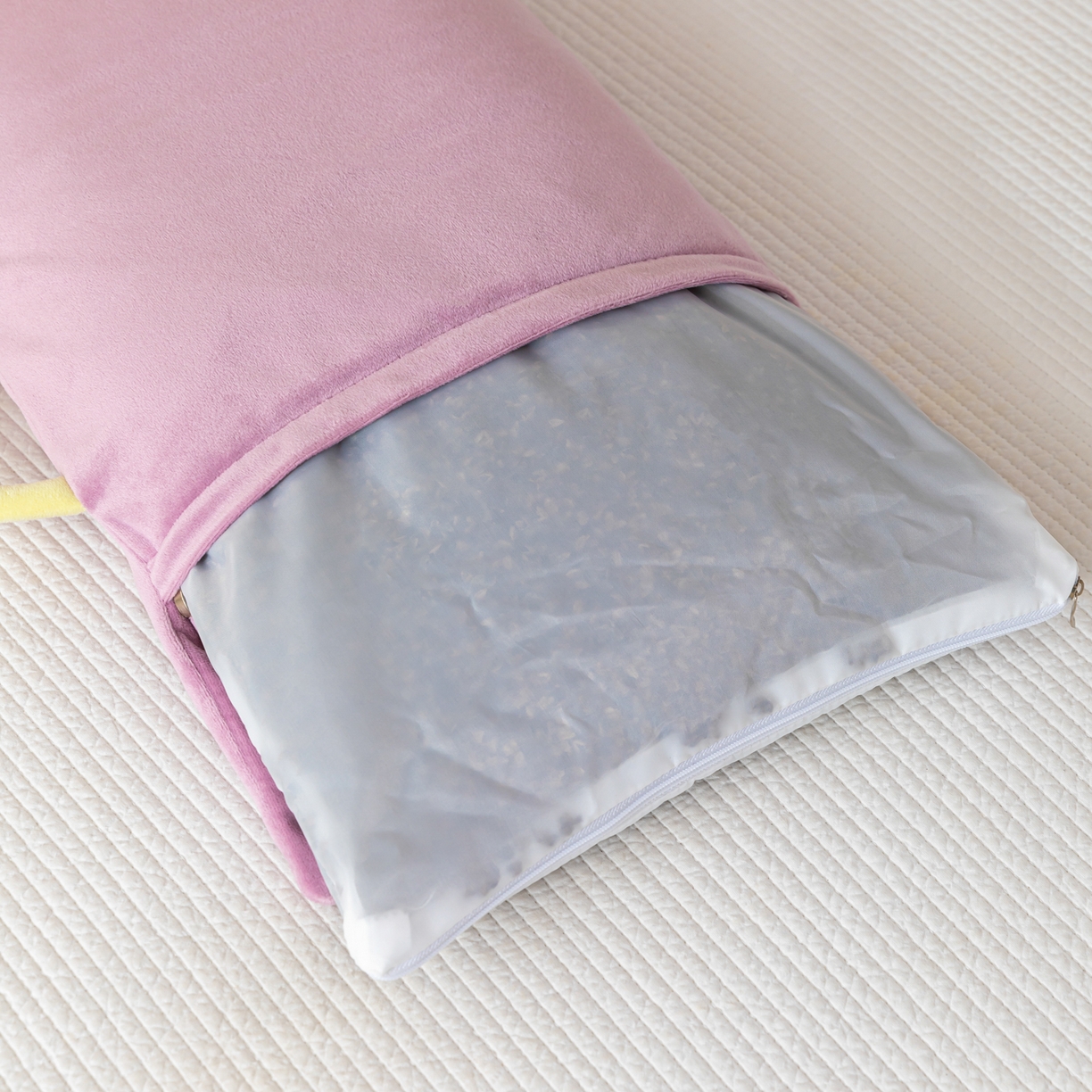 91家纺网 家纺一手货源 找家纺 织布人 2025新款枕芯婴肤绒手提袋卡通儿童枕学生枕开学季宿舍枕头枕芯 婴肤绒手提卡通枕-小狮子 30x50cm/只