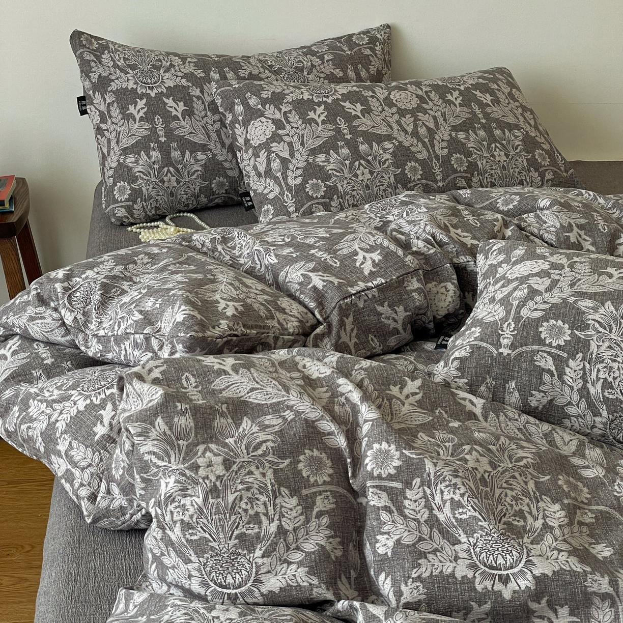 91家纺网 家纺一手货源 找家纺 梦纤绒 2025秋冬新款A类高克重亚麻复古诧季风原麻系列四件套 水墨青筠 灰