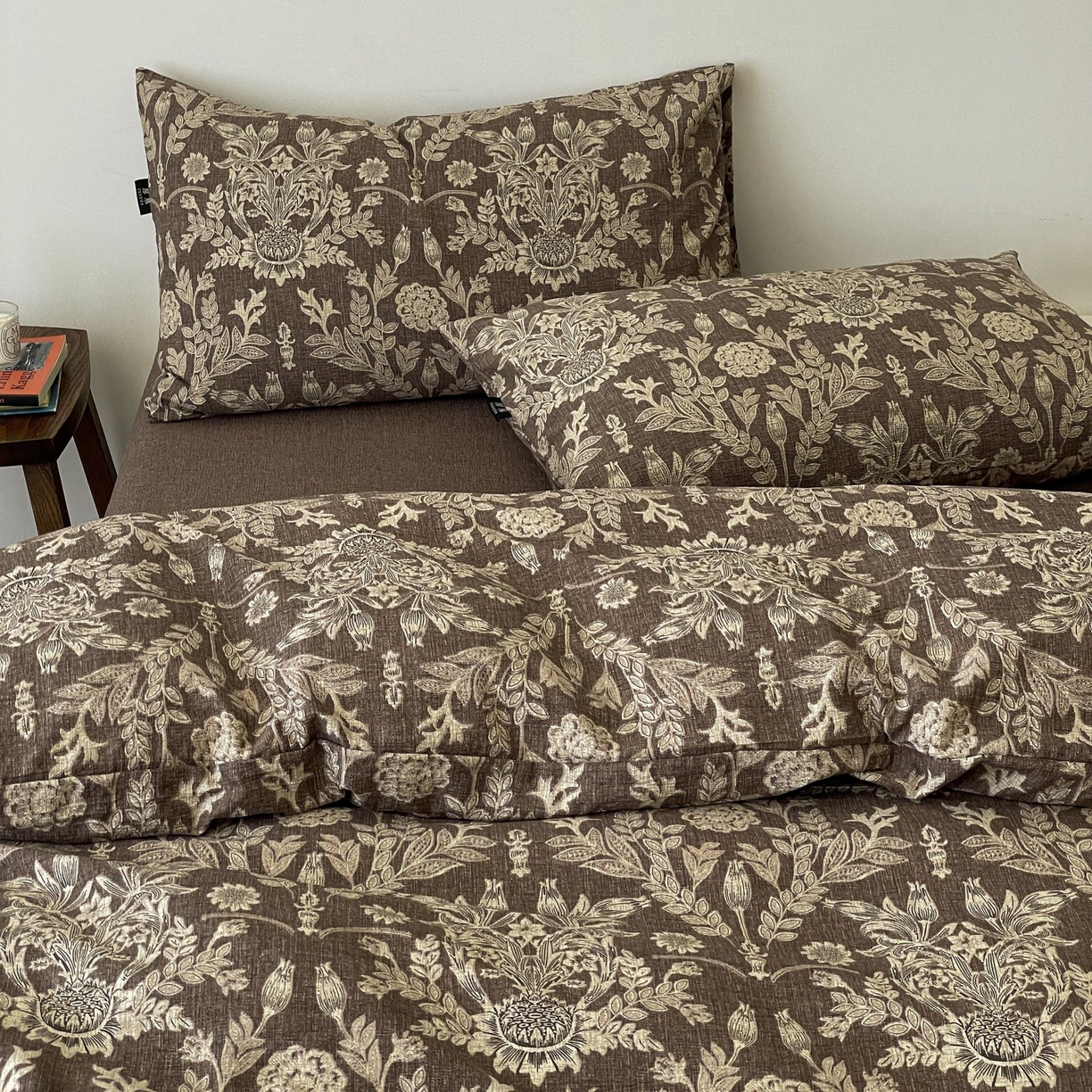 91家纺网 家纺一手货源 找家纺 梦纤绒 2025秋冬新款A类高克重亚麻复古诧季风原麻系列四件套 水墨青筠咖