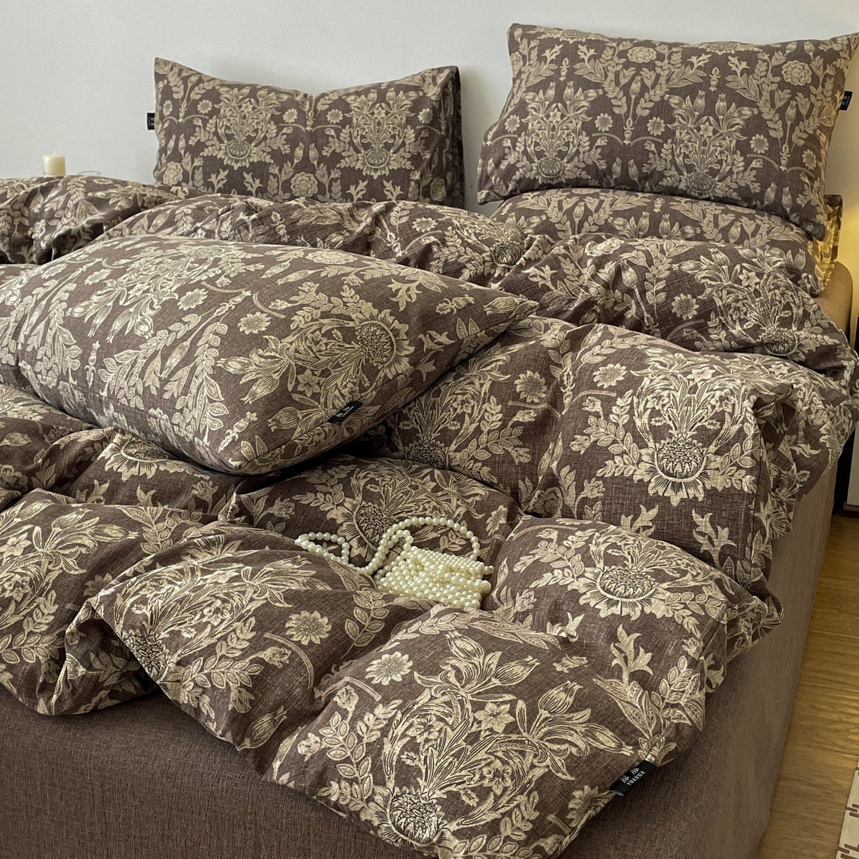 91家纺网 家纺一手货源 找家纺 梦纤绒 2025秋冬新款A类高克重亚麻复古诧季风原麻系列四件套 水墨青筠咖