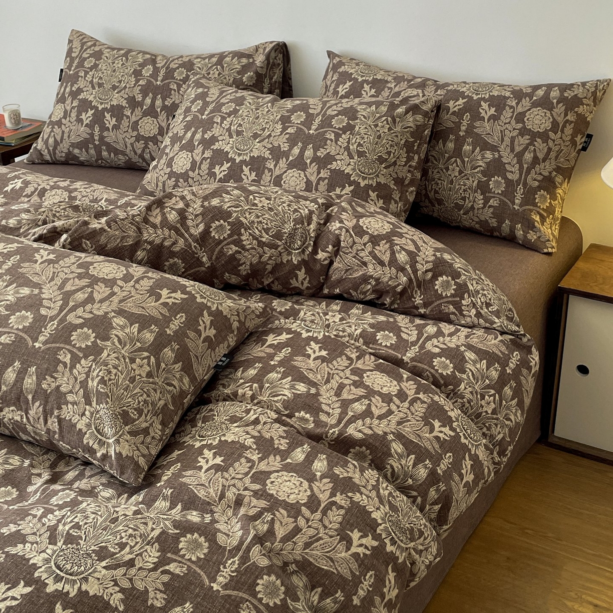 91家纺网 家纺一手货源 找家纺 梦纤绒 2025秋冬新款A类高克重亚麻复古诧季风原麻系列四件套 水墨青筠咖