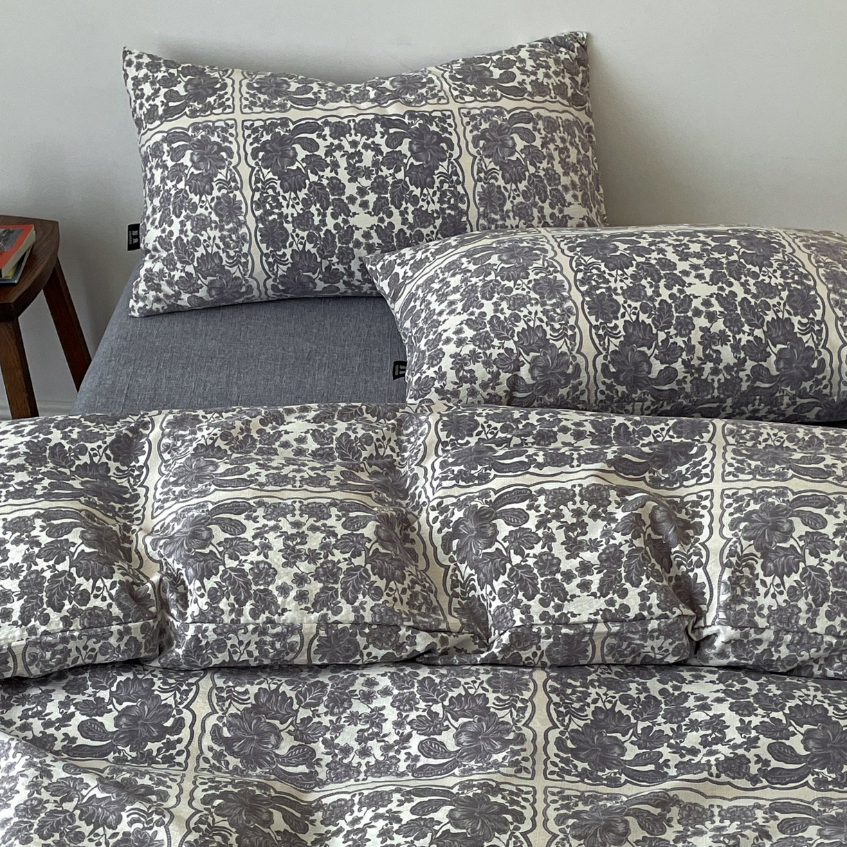 91家纺网 家纺一手货源 找家纺 梦纤绒 2025秋冬新款A类高克重亚麻复古诧季风原麻系列四件套 万象碧螺