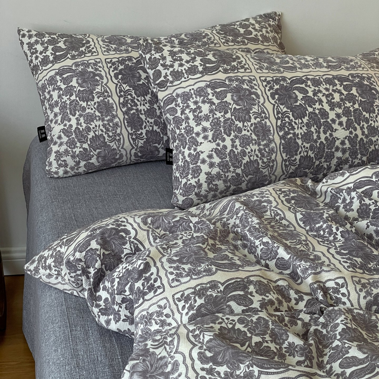 91家纺网 家纺一手货源 找家纺 梦纤绒 2025秋冬新款A类高克重亚麻复古诧季风原麻系列四件套 万象碧螺