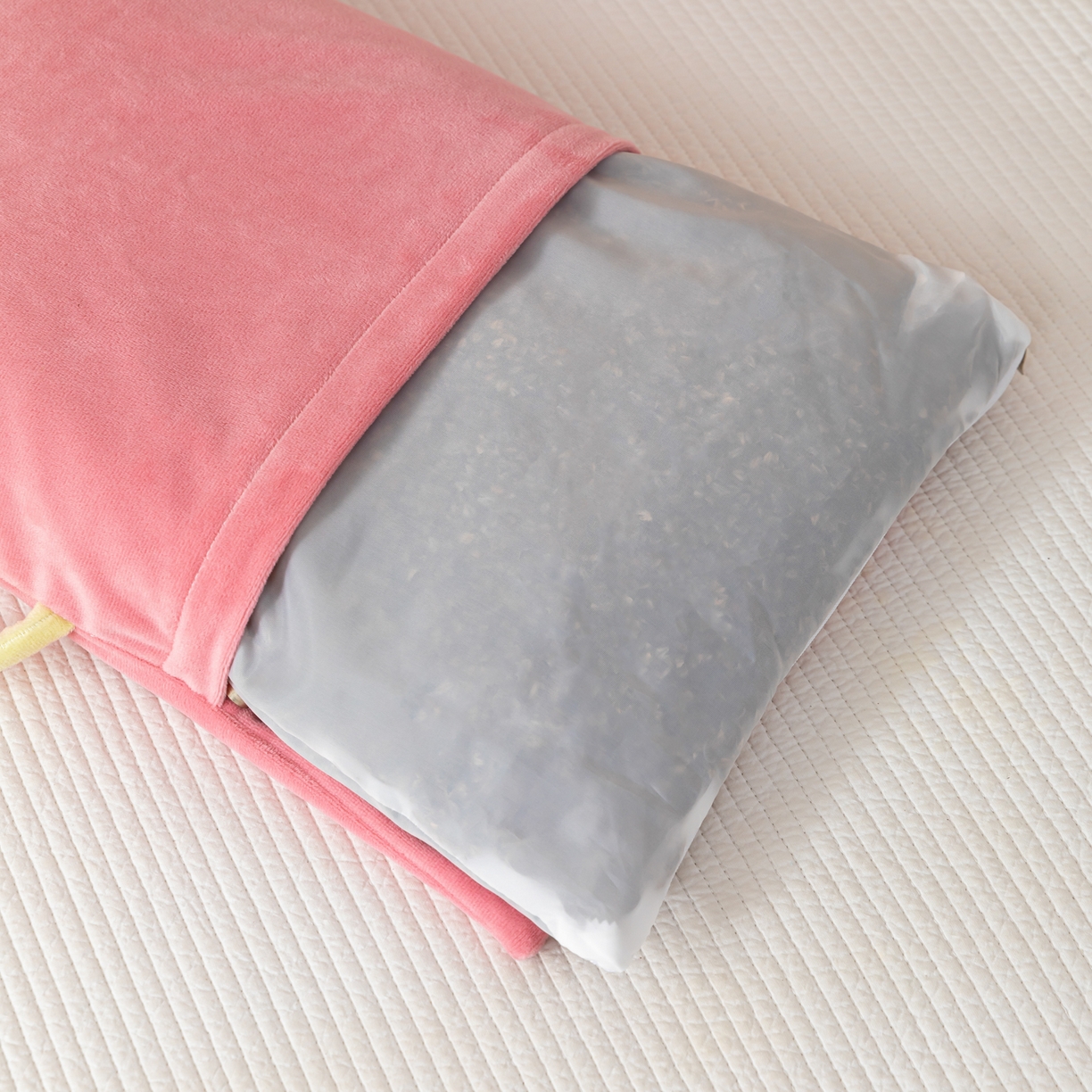 91家纺网 家纺一手货源 找家纺 织布人 2025新款枕芯婴肤绒手提袋卡通儿童枕学生枕开学季宿舍枕头枕芯 婴肤绒手提卡通枕-蟹有钱 30x50cm/只