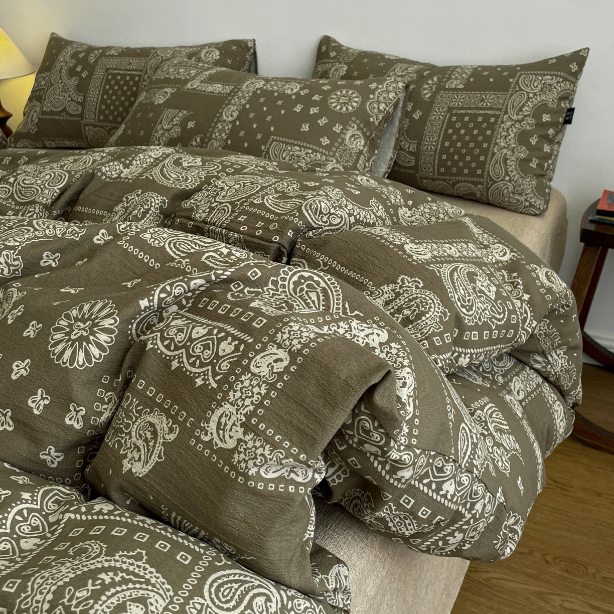 91家纺网 家纺一手货源 找家纺 梦纤绒 2025秋冬新款A类高克重亚麻复古诧季风原麻系列四件套 乌木花园绿