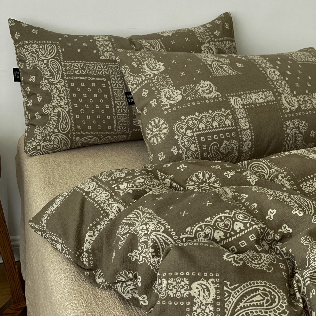 91家纺网 家纺一手货源 找家纺 梦纤绒 2025秋冬新款A类高克重亚麻复古诧季风原麻系列四件套 乌木花园绿