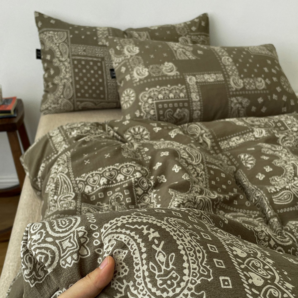 91家纺网 家纺一手货源 找家纺 梦纤绒 2025秋冬新款A类高克重亚麻复古诧季风原麻系列四件套 乌木花园绿