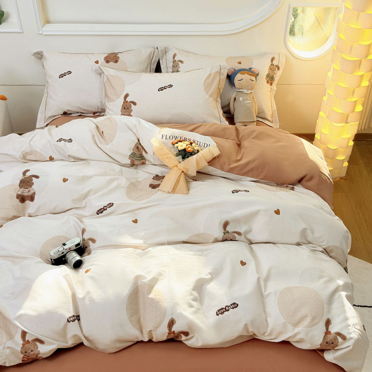 91家纺网 家纺一手货源 找家纺 未来家居 2025新款焕新南疆秋冬全棉加厚磨毛纯色印花四件套 彼得兔-米