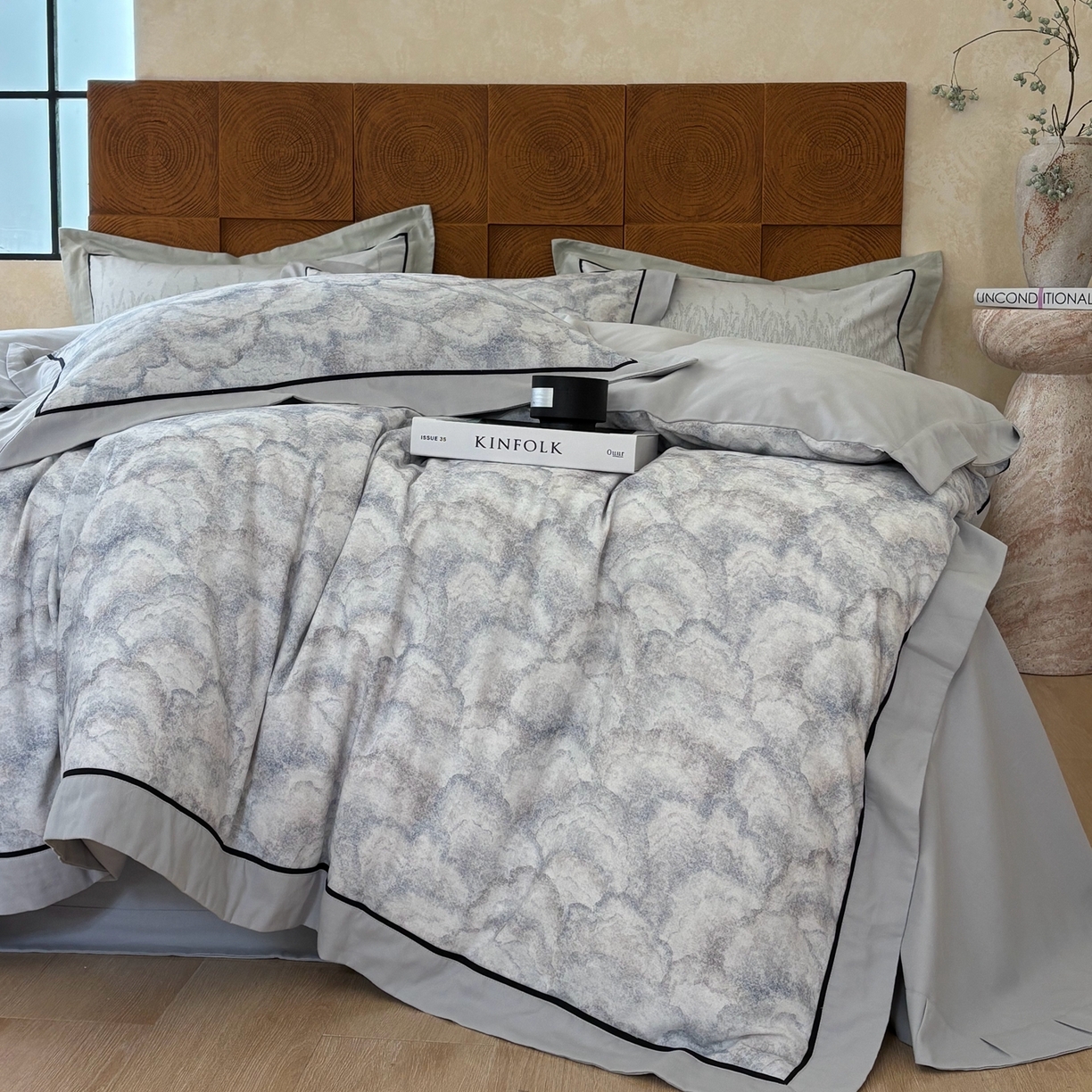 91家纺网 家纺一手货源 找家纺 嘉汀兰2025新款全棉臻品磨毛轻奢时尚秋冬加厚四件套-拼角款 雾林-浅灰