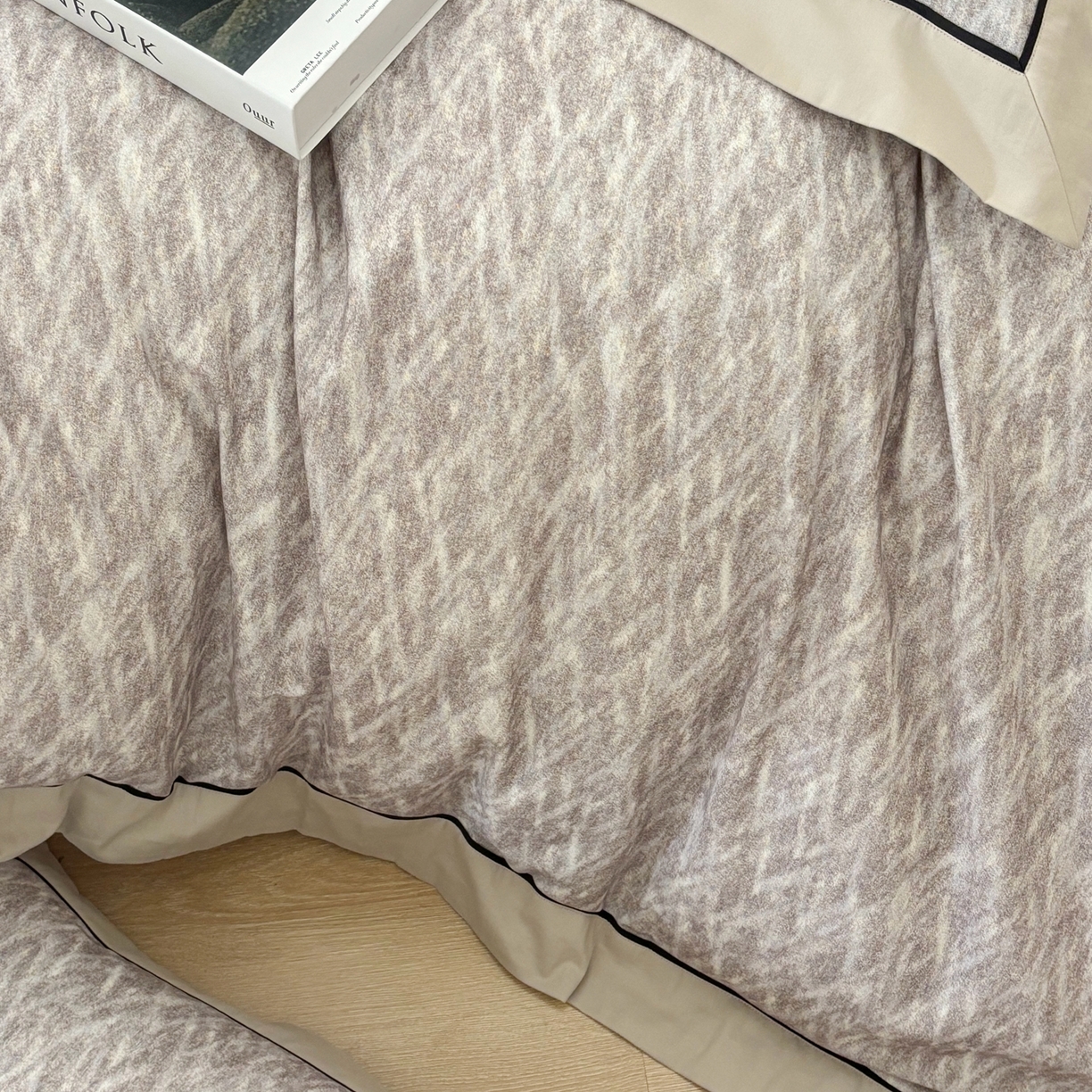 91家纺网 家纺一手货源 找家纺 嘉汀兰2025新款全棉臻品磨毛轻奢时尚秋冬加厚四件套-拼角款 星辰