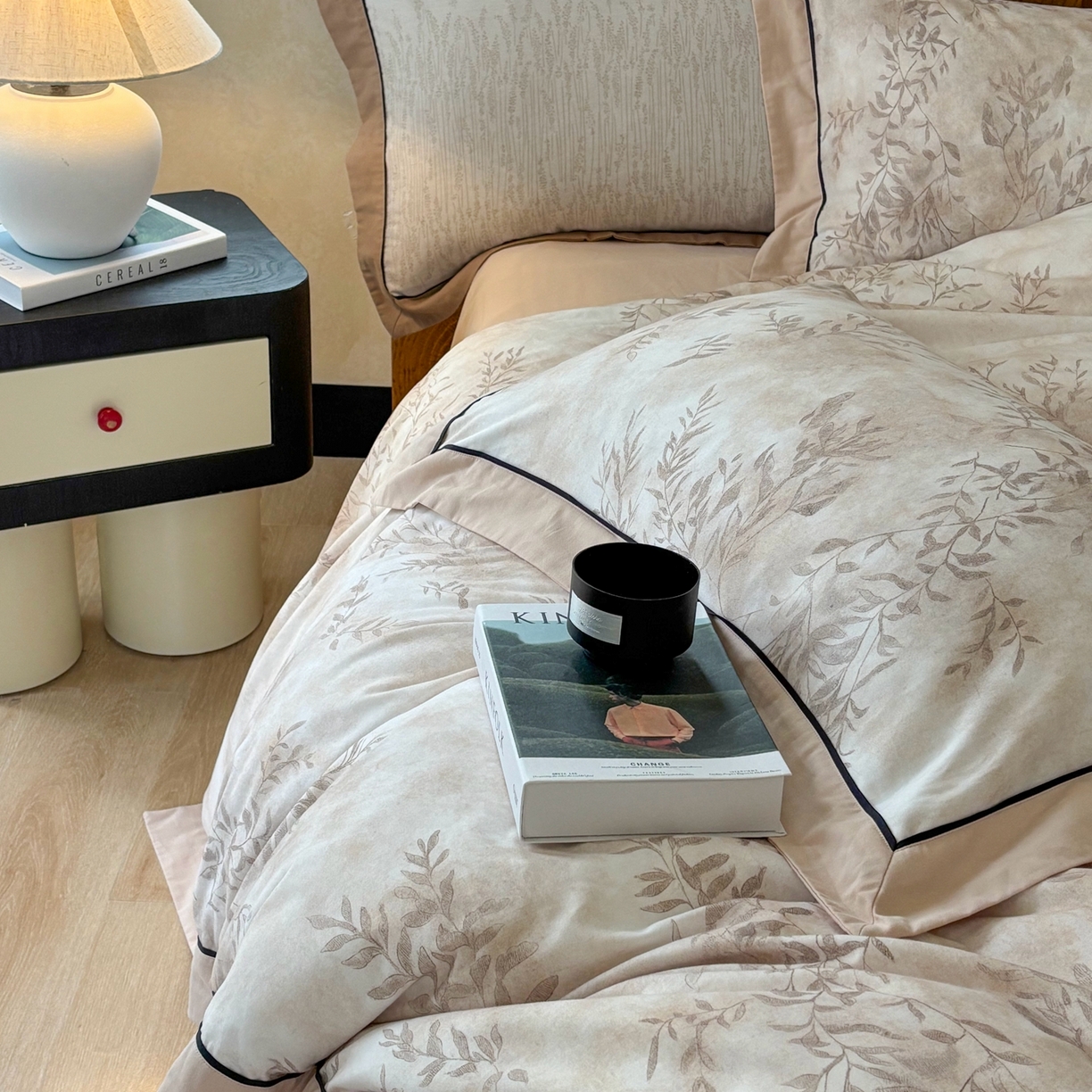 91家纺网 家纺一手货源 找家纺 嘉汀兰2025新款全棉臻品磨毛轻奢时尚秋冬加厚四件套-拼角款 杏花微雨