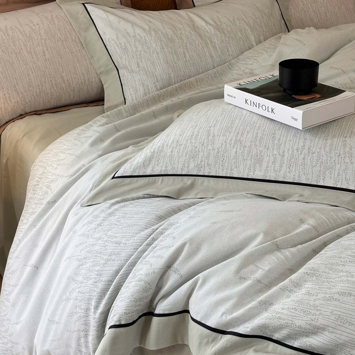 91家纺网 家纺一手货源 找家纺 嘉汀兰2025新款全棉臻品磨毛轻奢时尚秋冬加厚四件套-拼角款 长相依-草绿