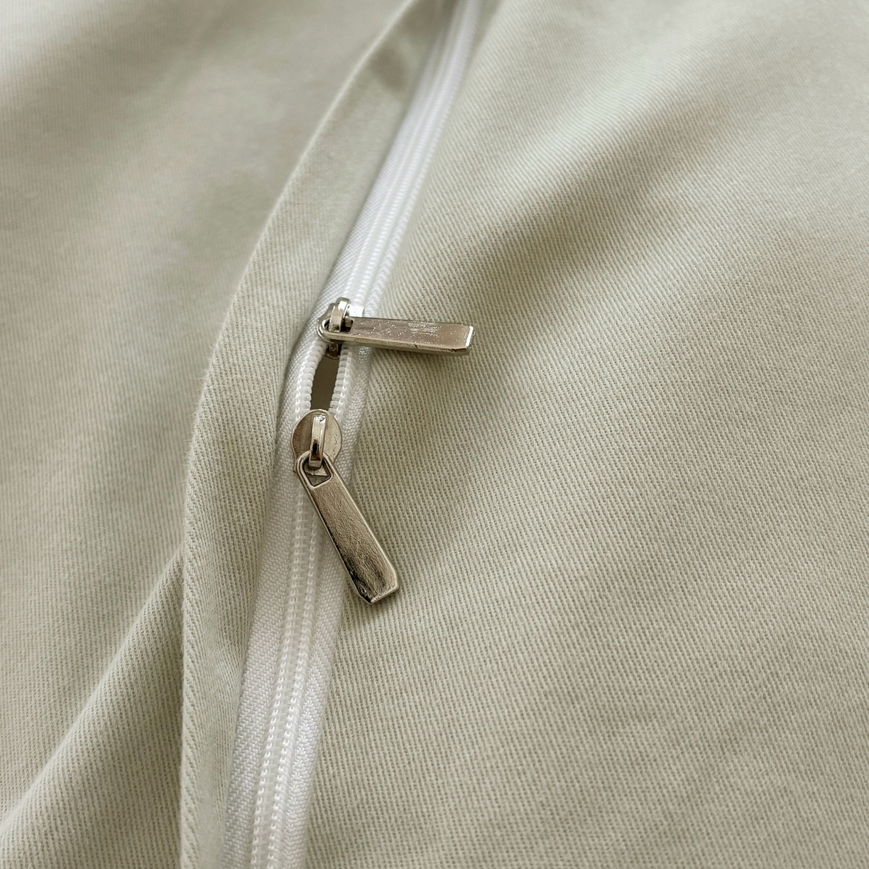 91家纺网 家纺一手货源 找家纺 嘉汀兰2025新款全棉臻品磨毛轻奢时尚秋冬加厚四件套-拼角款 长相依-草绿