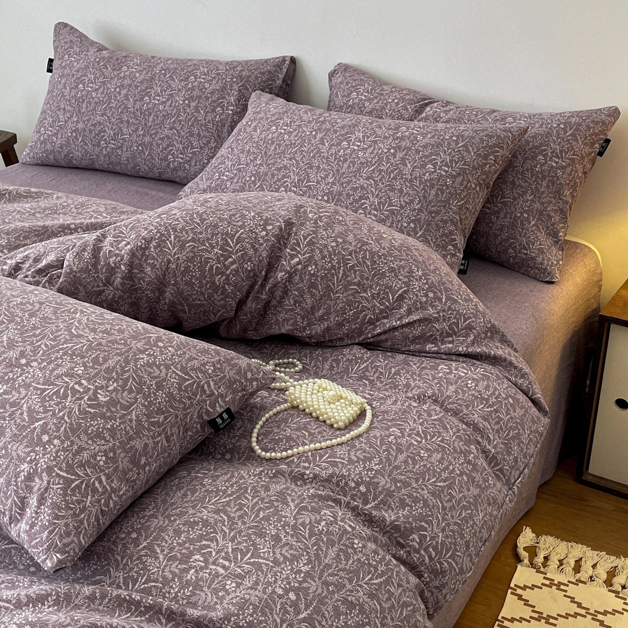 91家纺网 家纺一手货源 找家纺 梦纤绒 2025秋冬新款A类高克重亚麻复古诧季风原麻系列四件套 鸢尾紫