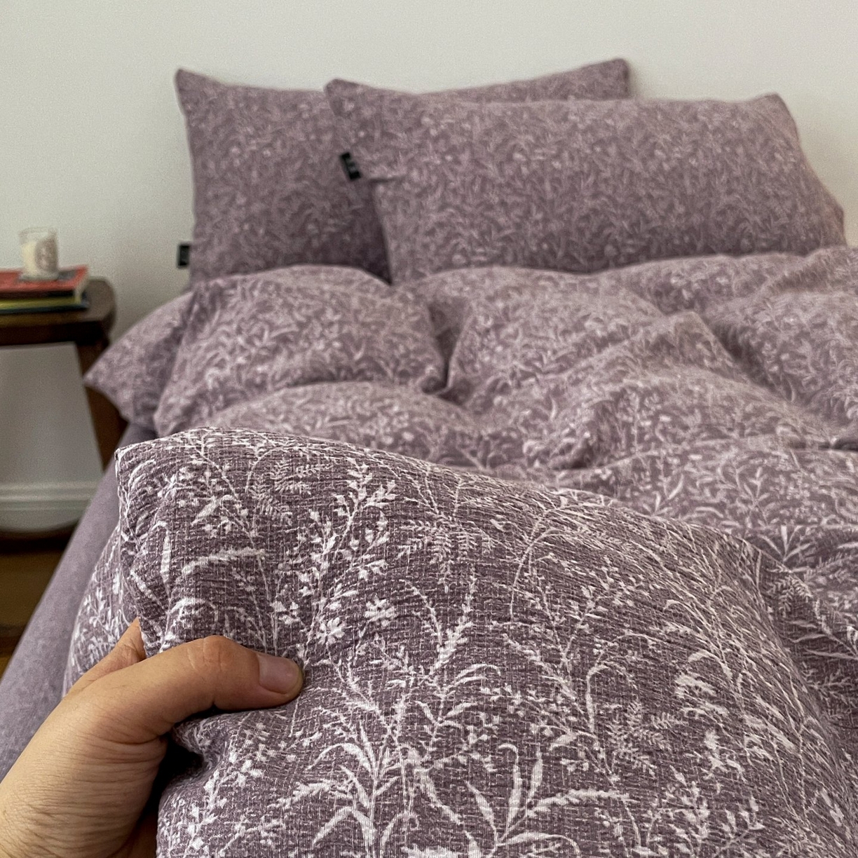 91家纺网 家纺一手货源 找家纺 梦纤绒 2025秋冬新款A类高克重亚麻复古诧季风原麻系列四件套 鸢尾紫