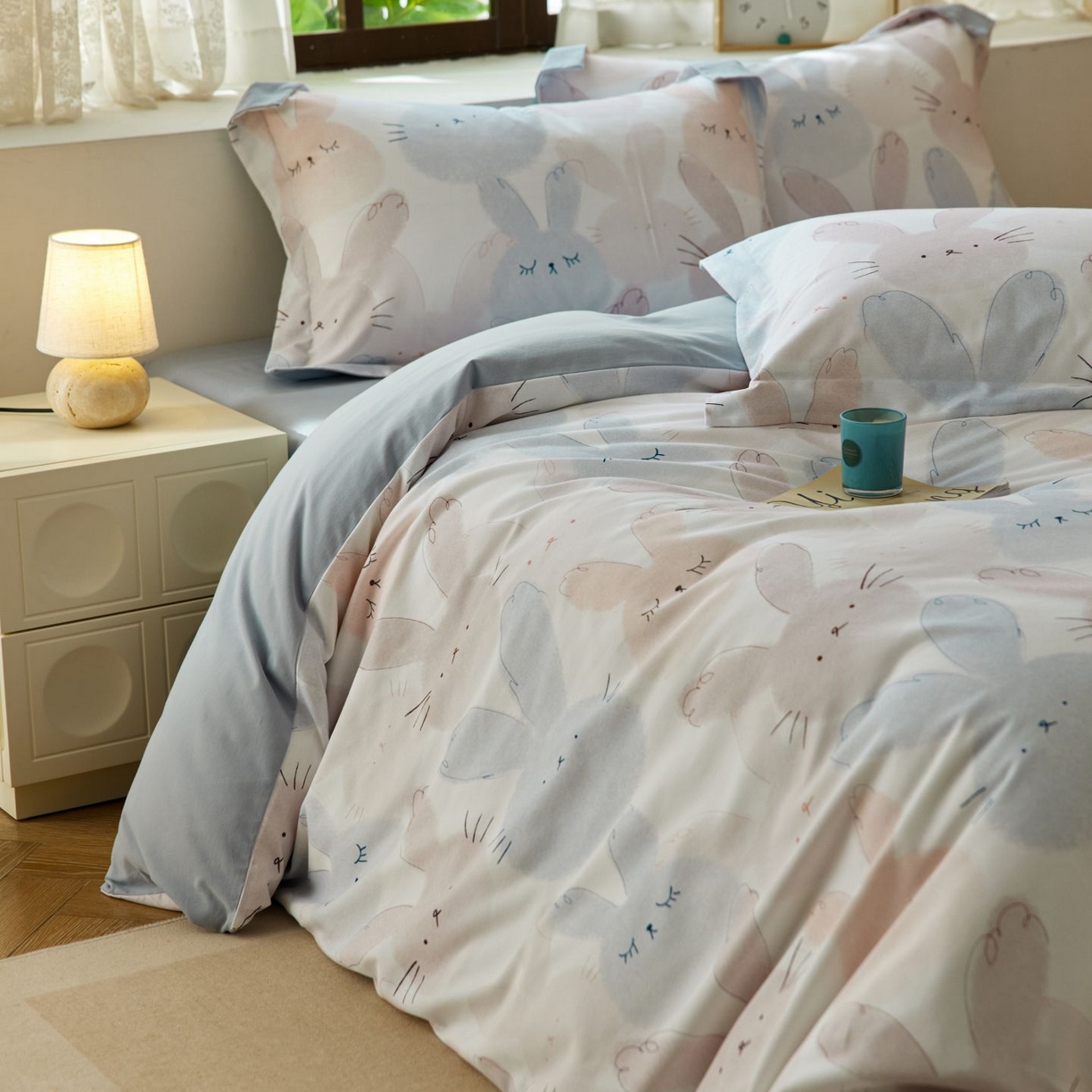 91家纺网 家纺一手货源 找家纺 未来家居 2025新款焕新南疆秋冬全棉加厚磨毛纯色印花四件套 萌萌兔粉