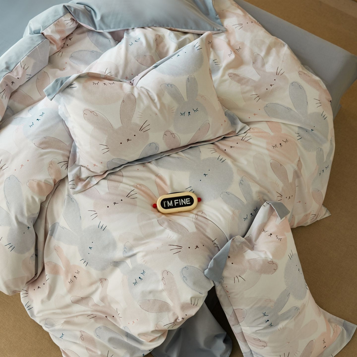 91家纺网 家纺一手货源 找家纺 未来家居 2025新款焕新南疆秋冬全棉加厚磨毛纯色印花四件套 萌萌兔粉