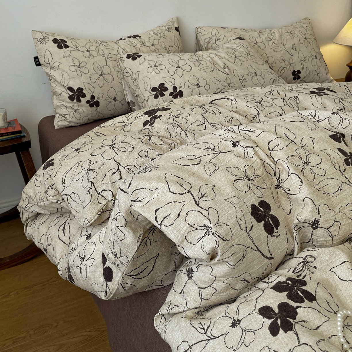 91家纺网 家纺一手货源 找家纺 梦纤绒 2025秋冬新款A类高克重亚麻复古诧季风原麻系列四件套 约定咖