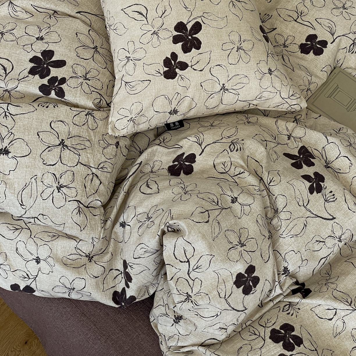 91家纺网 家纺一手货源 找家纺 梦纤绒 2025秋冬新款A类高克重亚麻复古诧季风原麻系列四件套 约定咖