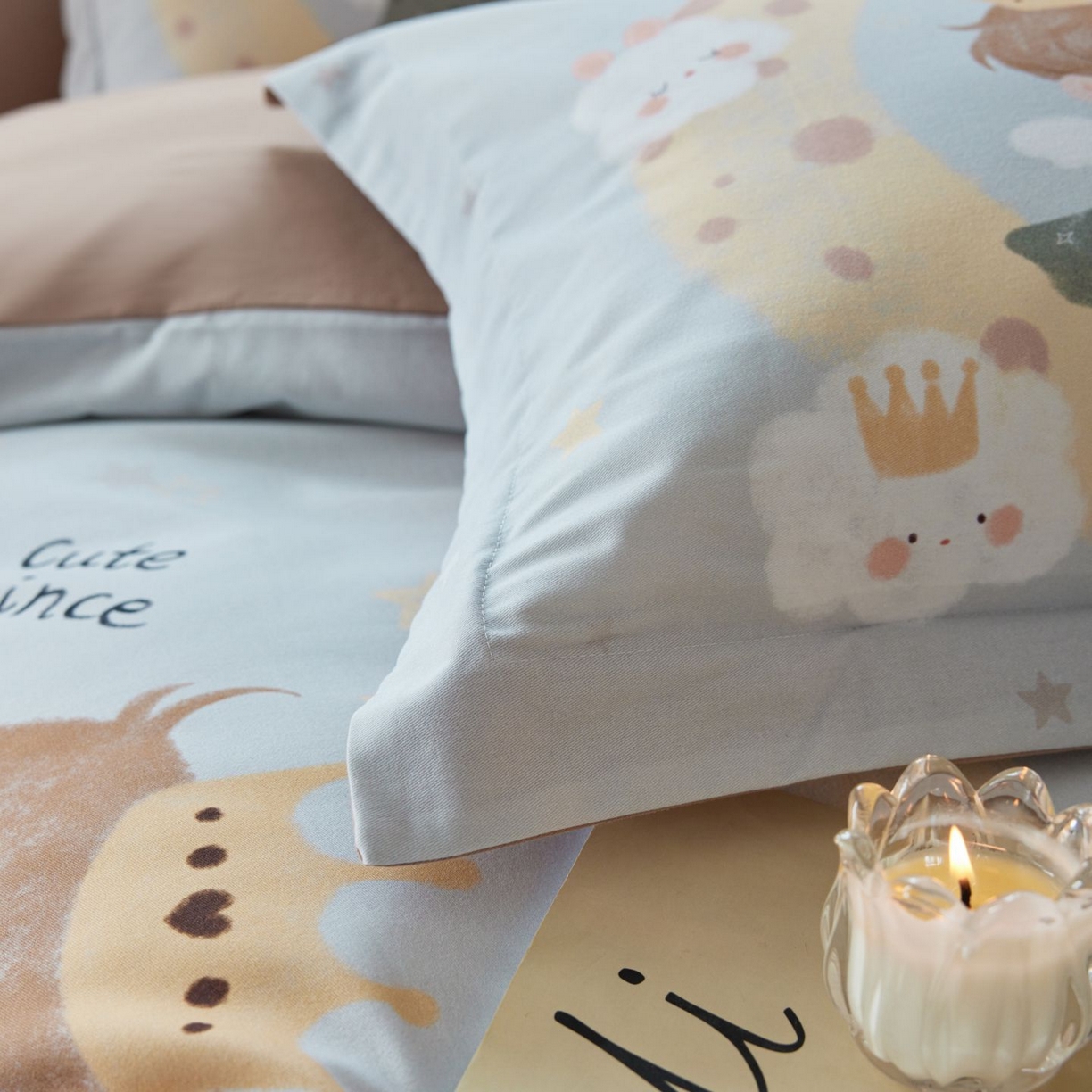 91家纺网 家纺一手货源 找家纺 未来家居 2025新款焕新南疆秋冬全棉加厚磨毛纯色印花四件套 小王子灰