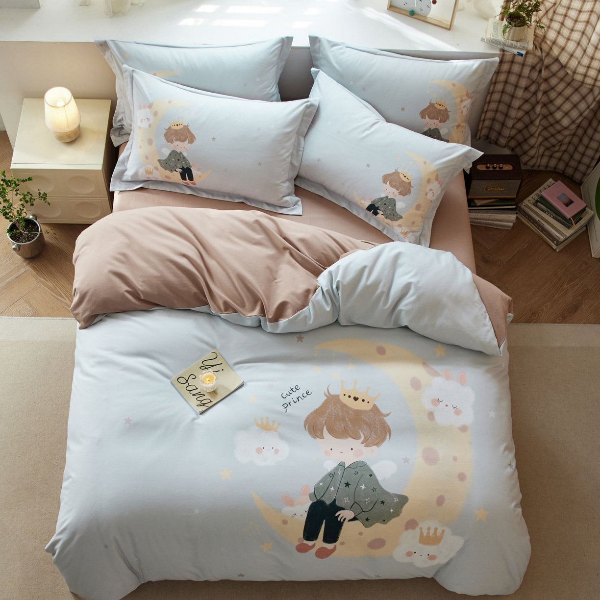 91家纺网 家纺一手货源 找家纺 未来家居 2025新款焕新南疆秋冬全棉加厚磨毛纯色印花四件套 小王子灰