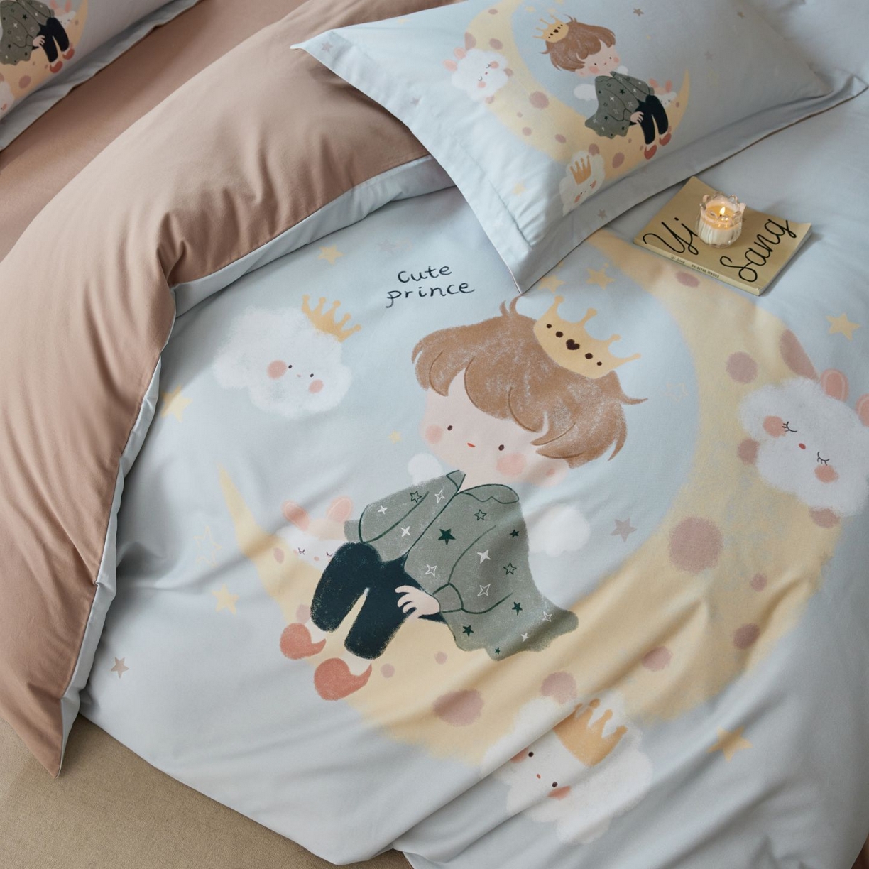 91家纺网 家纺一手货源 找家纺 未来家居 2025新款焕新南疆秋冬全棉加厚磨毛纯色印花四件套 小王子灰