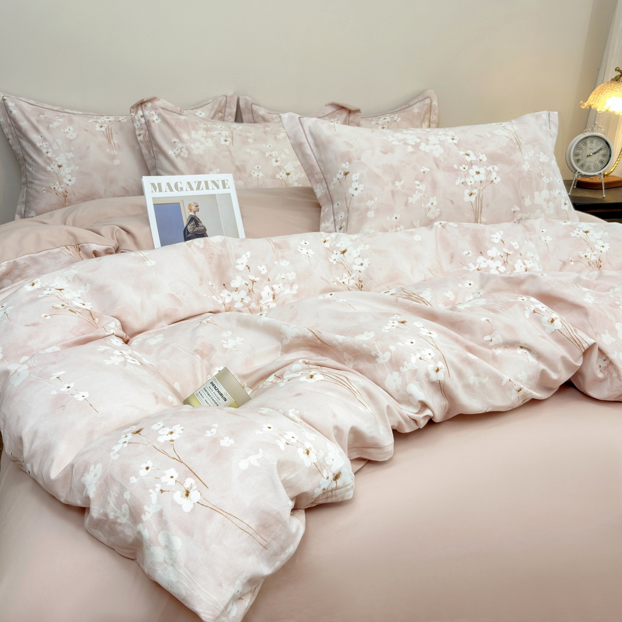 91家纺网 家纺一手货源 找家纺 未来家居 2025新款焕新南疆秋冬全棉加厚磨毛纯色印花四件套 粉黛轻妆-粉