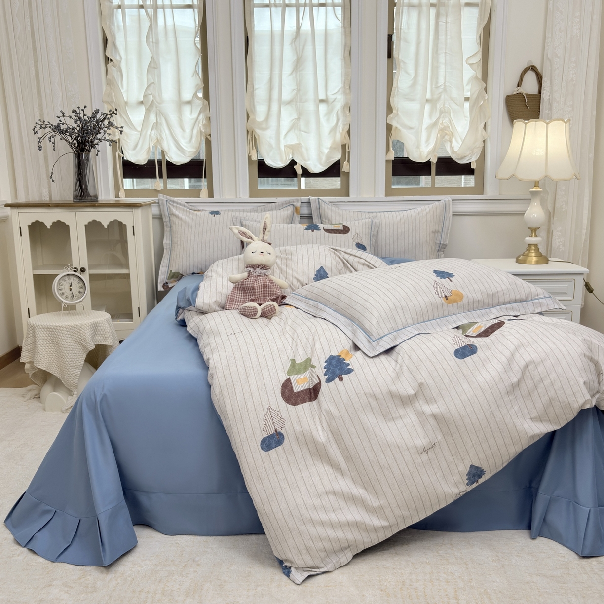 91家纺网 家纺一手货源 找家纺 未来家居 2025新款焕新南疆秋冬全棉加厚磨毛纯色印花四件套 花园小屋-蓝