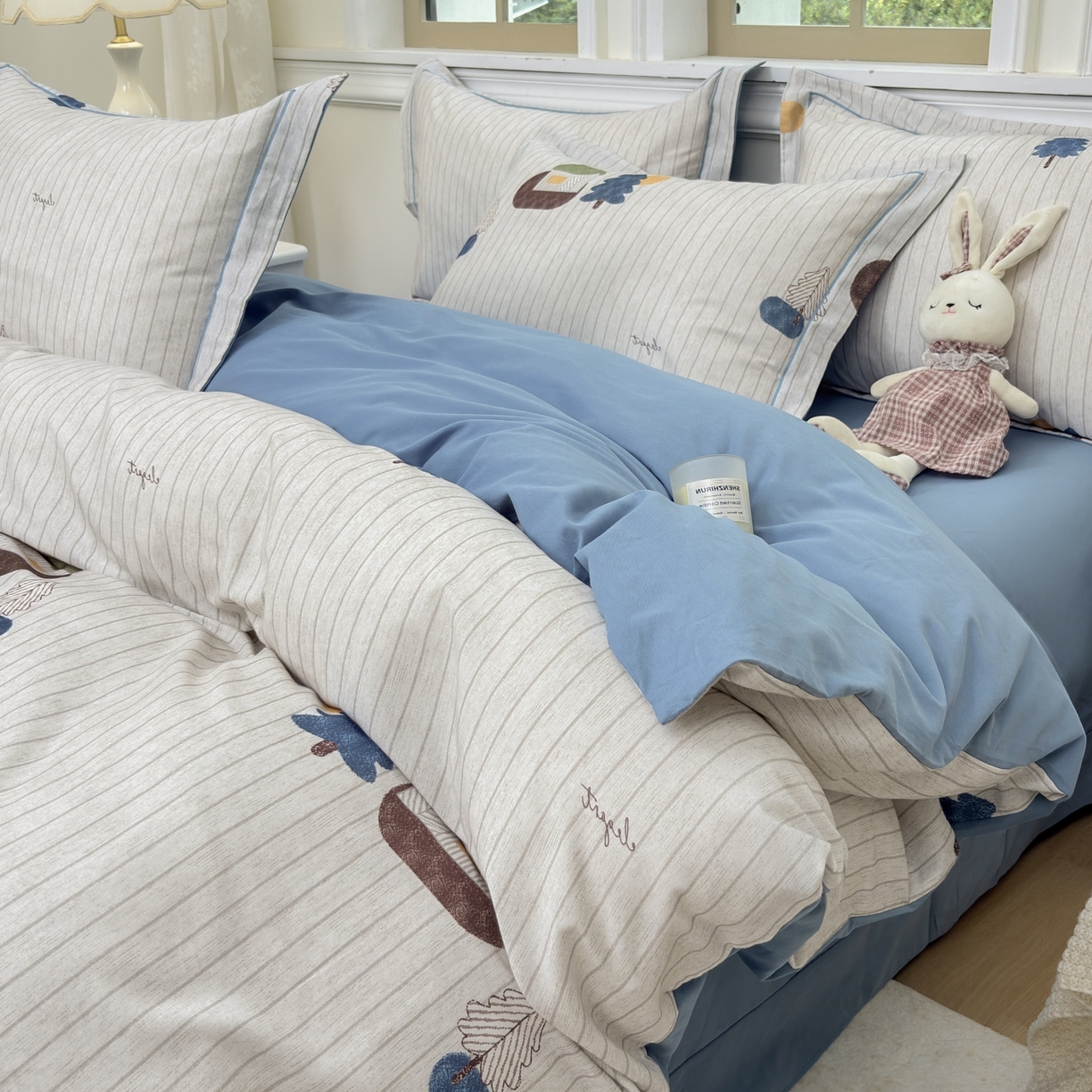 91家纺网 家纺一手货源 找家纺 未来家居 2025新款焕新南疆秋冬全棉加厚磨毛纯色印花四件套 花园小屋-蓝