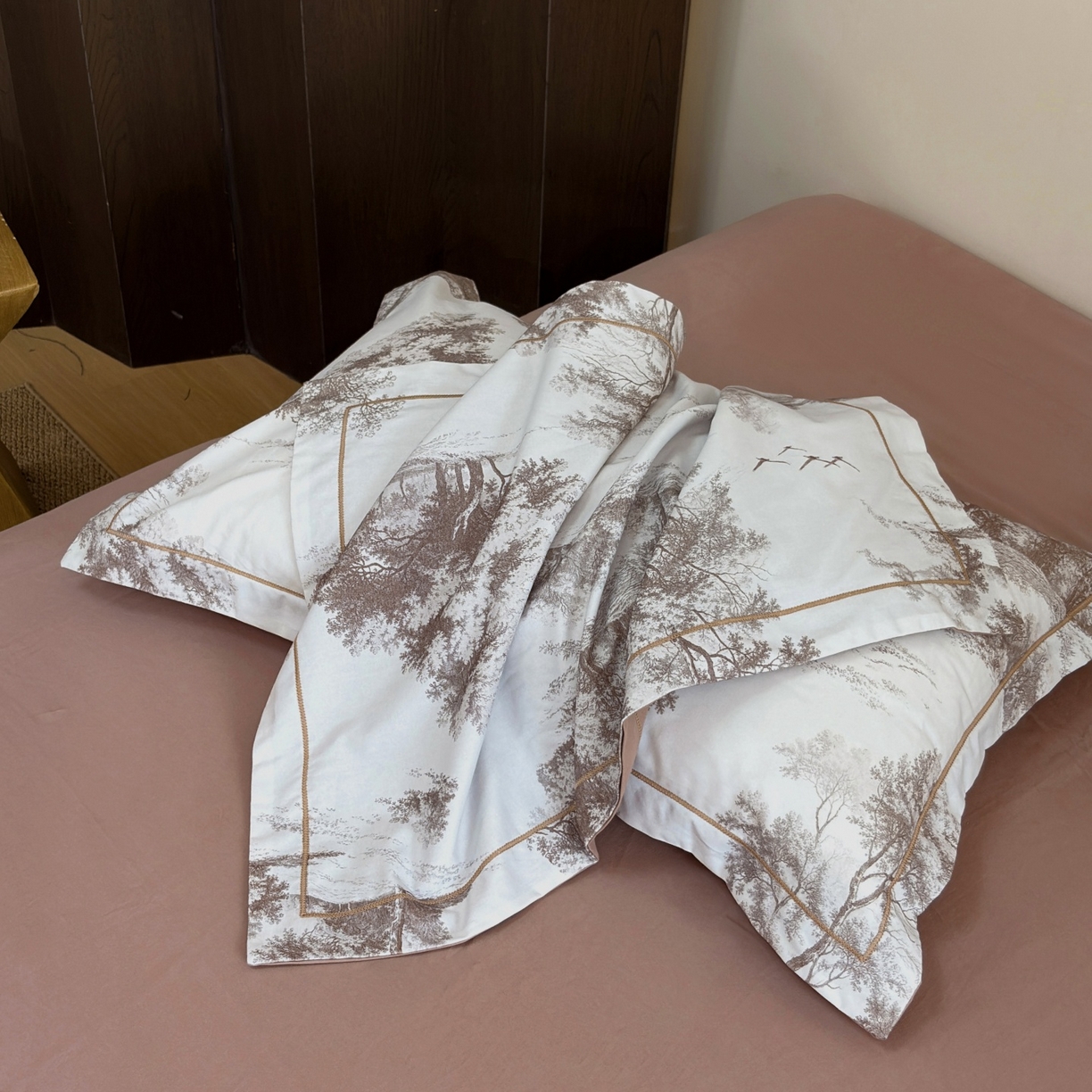 91家纺网 家纺一手货源 找家纺 未来家居 2025新款焕新南疆秋冬全棉加厚磨毛纯色印花四件套 半夏-咖