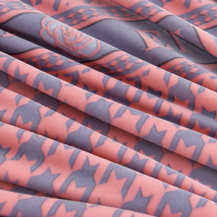 91家纺网 家纺一手货源 找家纺 羽梦2025新款8.5斤牛奶法莱绒金貂法兰绒四件套直播爆款千鸟格-粉