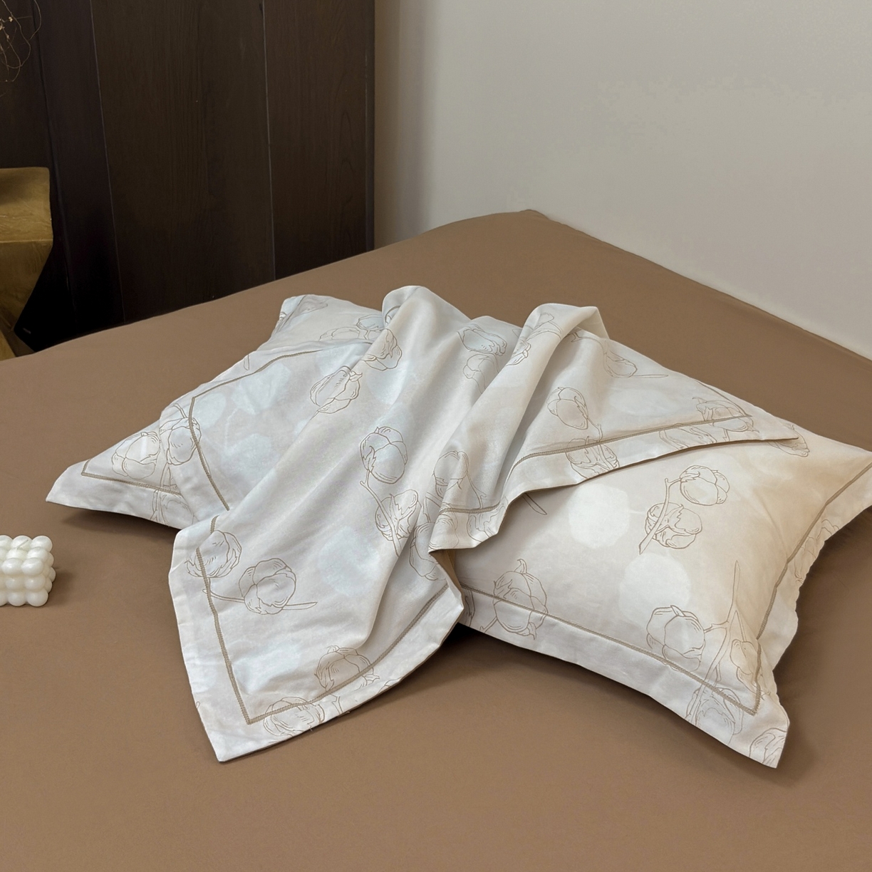 91家纺网 家纺一手货源 找家纺 未来家居 2025新款焕新南疆秋冬全棉加厚磨毛纯色印花四件套 情意绵绵-咖