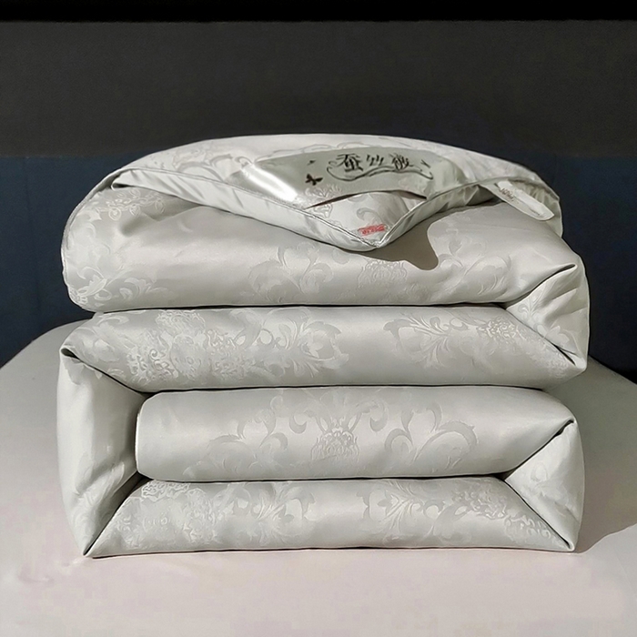 91家纺网 家纺一手货源 找家纺 金同成家纺 2025新款蚕丝被保暖被春秋冬季被子学生季婚庆拉链子母被被子被芯 自由灰