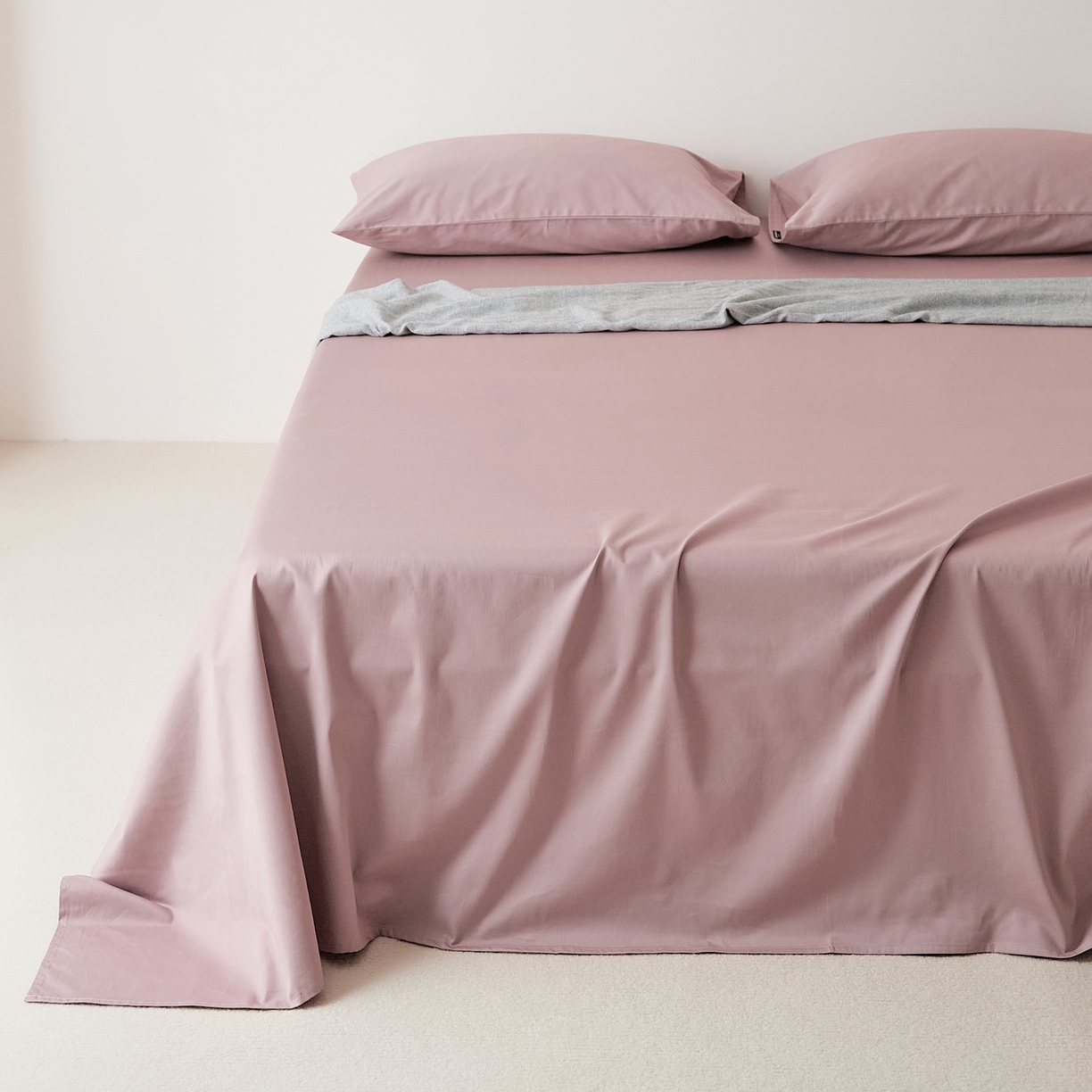 91家纺网 家纺一手货源 找家纺 EH家居 2025新款全棉磨毛纯色单床单-云栖系列 粉紫色