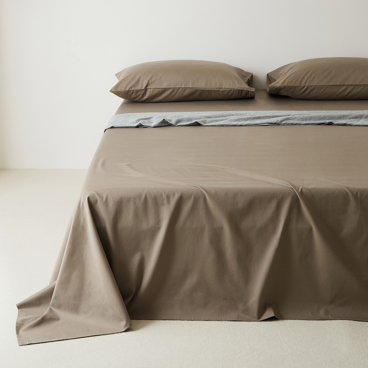 91家纺网 家纺一手货源 找家纺 EH家居 2025新款全棉磨毛纯色单床单-云栖系列 高级咖