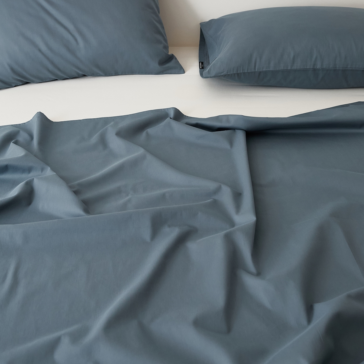 91家纺网 家纺一手货源 找家纺 EH家居 2025新款全棉磨毛纯色单床单-云栖系列 南菲蓝