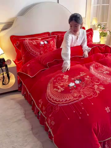 91家纺网 家纺一手货源 找家纺 羽梦2025新款8.5斤牛奶法莱绒金貂法兰绒四件套直播爆款真爱一生