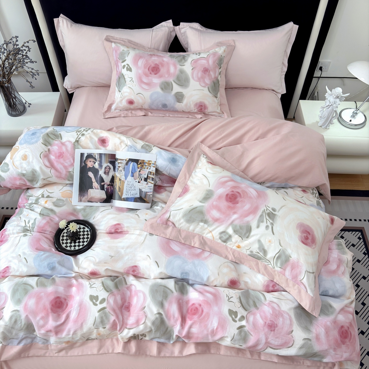 91家纺网 家纺一手货源 找家纺 未来家居 2025秋冬新款全棉超柔磨毛拼角宽边工艺款四件套 桃汐-粉