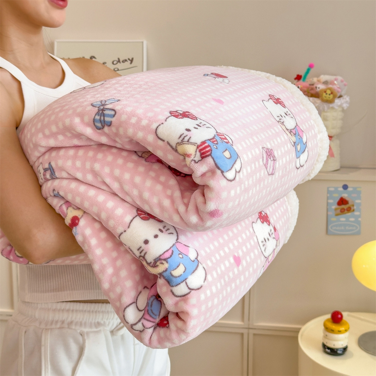 91家纺网 家纺一手货源 找家纺 丝幔家纺 2025新款A类卡通牛奶绒毛毯多功能毯 甜心粉猫