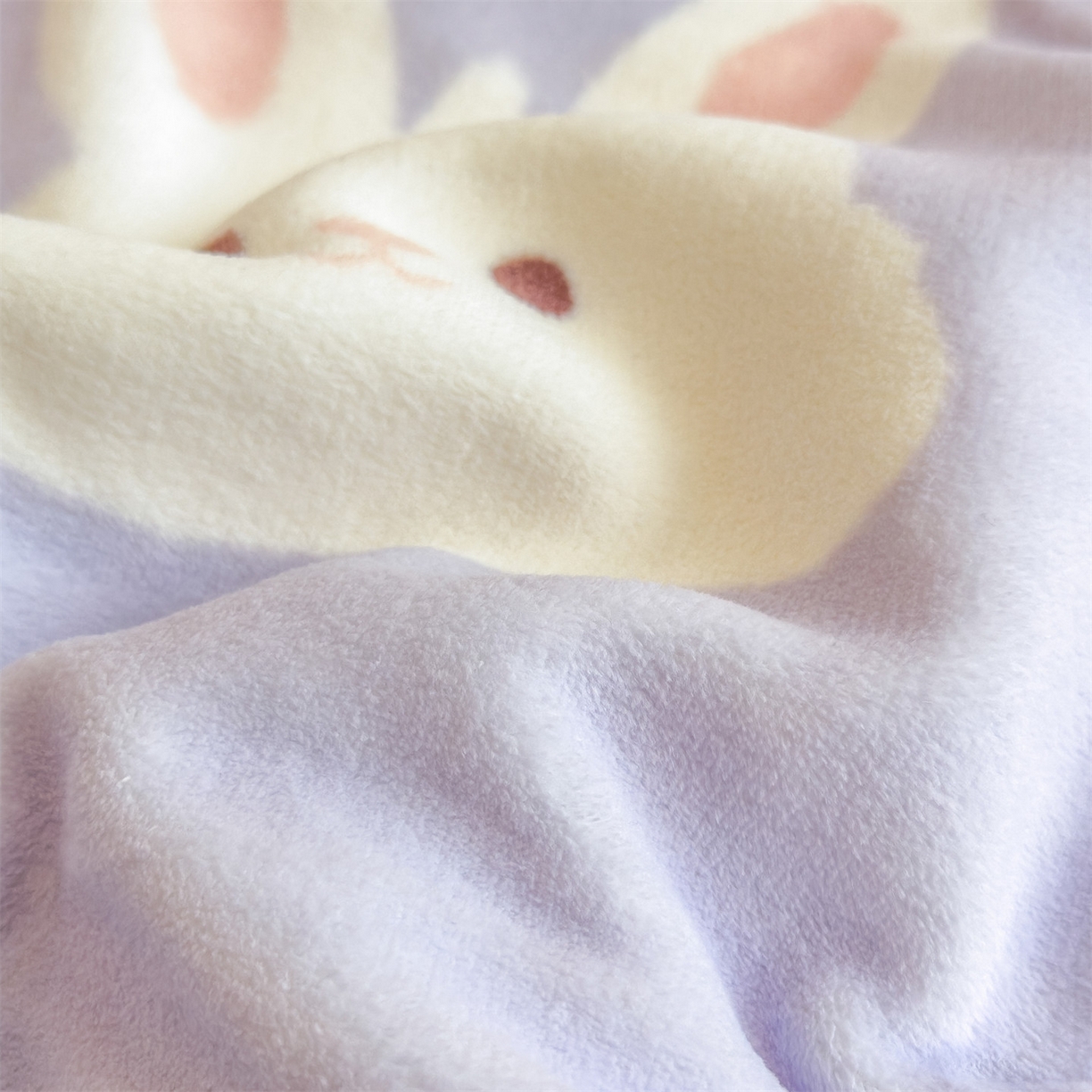91家纺网 家纺一手货源 找家纺 丝幔家纺 2025新款A类卡通牛奶绒毛毯多功能毯 大白兔紫