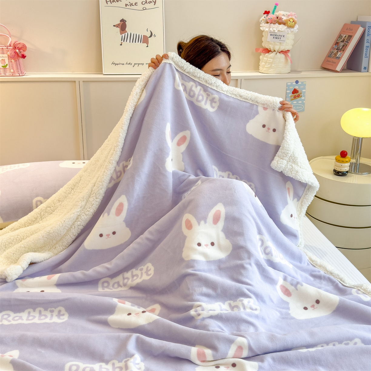 91家纺网 家纺一手货源 找家纺 丝幔家纺 2025新款A类卡通牛奶绒毛毯多功能毯 大白兔紫