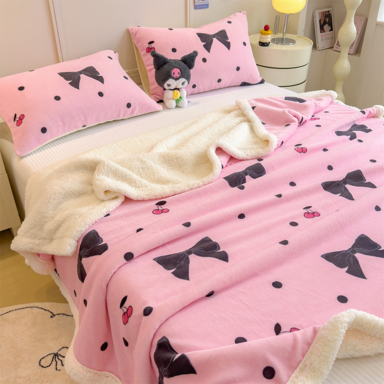 91家纺网 家纺一手货源 找家纺 丝幔家纺 2025新款A类卡通牛奶绒毛毯多功能毯 芭比蝴蝶结