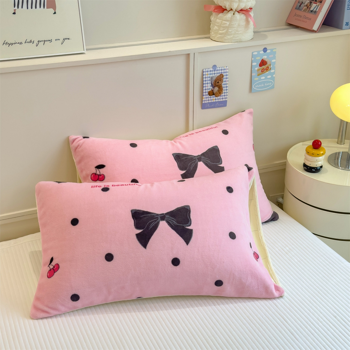 91家纺网 家纺一手货源 找家纺 丝幔家纺 2025新款A类卡通牛奶绒毛毯多功能毯 芭比蝴蝶结