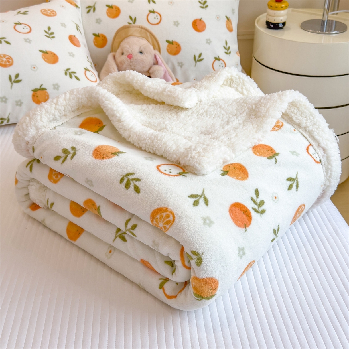 91家纺网 家纺一手货源 找家纺 丝幔家纺 2025新款A类卡通牛奶绒毛毯多功能毯 大橘大利