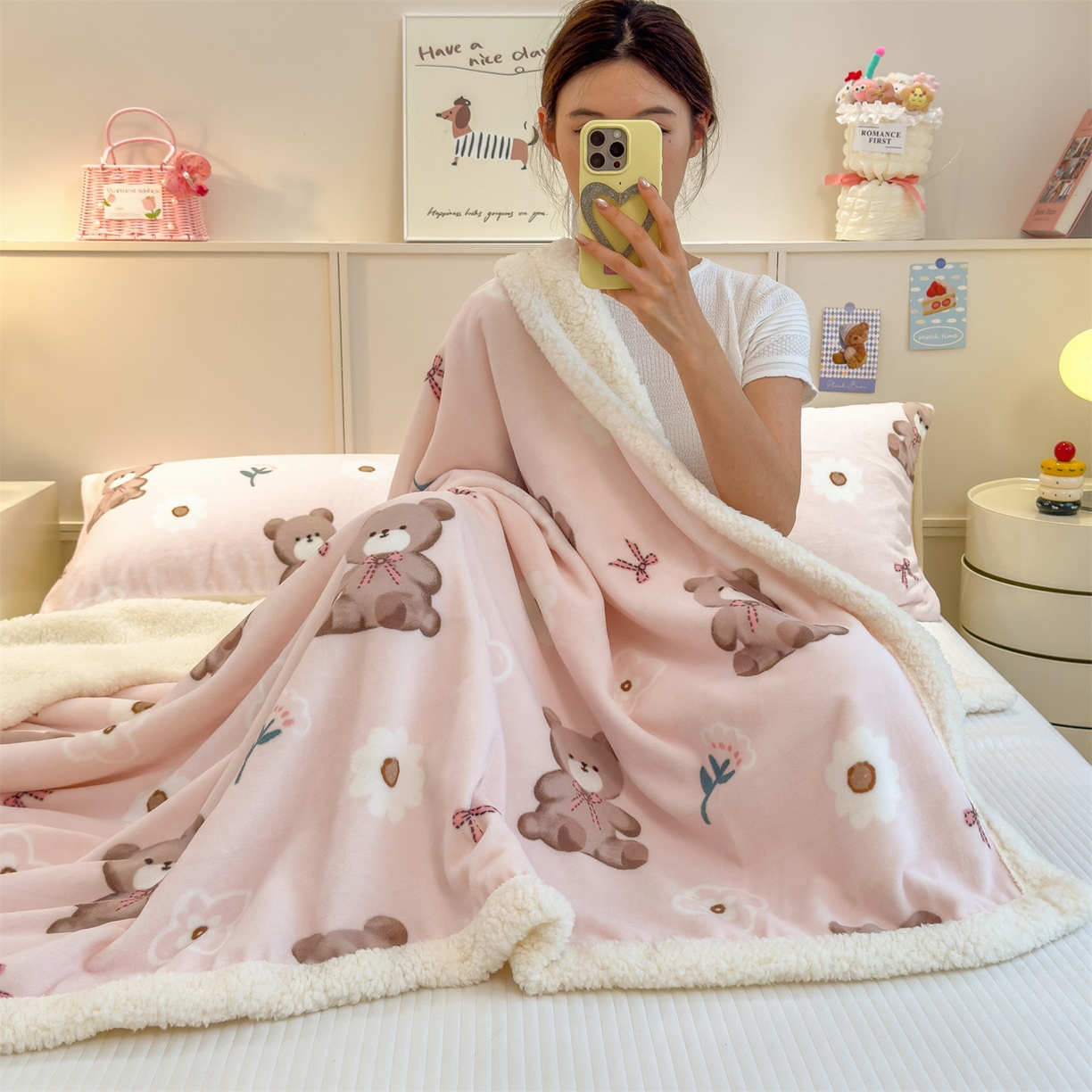 91家纺网 家纺一手货源 找家纺 丝幔家纺 2025新款A类卡通牛奶绒毛毯多功能毯 花园小熊