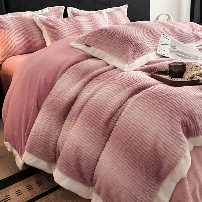 91家纺网 家纺一手货源 找家纺 羽梦家纺 2025秋冬新品260克加厚全消光貂狐绒工艺款超保暖四件套 九尾狐-豆沙粉